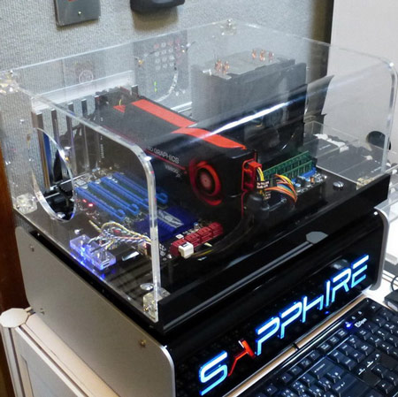 Sapphire подключает к одной 3D-карте ATI Fire Pro дюжину мониторов суммарным разрешением 6480 х 3840 пикселей