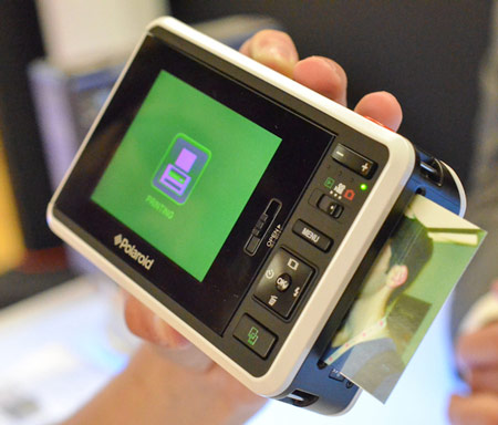 Фотокамера Polaroid Z2300 оснащена встроенным принтером
