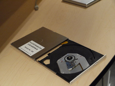 IDF 2012, выставка: тонкие оптические приводы и проекторы Panasonic для ультрабуков