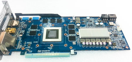 3D-карта Gigabyte GeForce GTX 680 Overclock Edition с 4 ГБ памяти занимает три слота