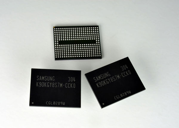 Чипы памяти MLC NAND плотностью 128 Гбит, выпускаемые Samsung по технологии 10-нанометрового класса, поддерживают скорость 400 Мбит/с