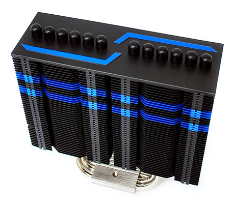 Новая версия процессорного кулера Prolimatech Armageddon окрашена в черный цвет и украшена синими полосками