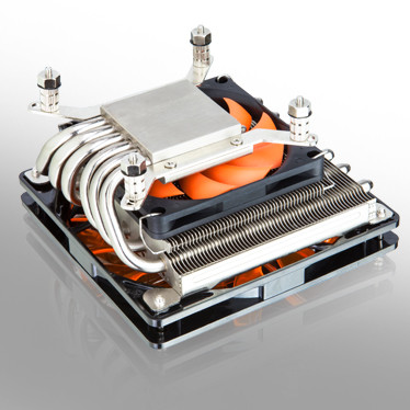 Низкопрофильный процессорный охладитель Xigmatek Janus оснащен двумя вентиляторами