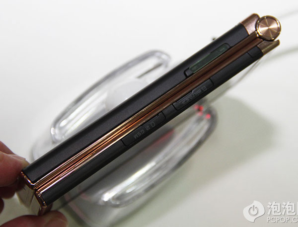 Компания Samsung представила на китайском рынке смартфон SCH-W2014