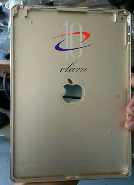 На крышке планшета Apple iPad Air 2 виден вырез в форме логотипа Apple