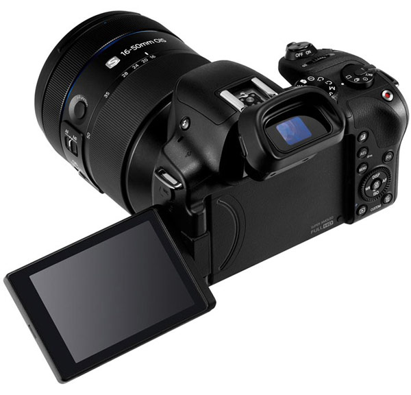 Основой камеры Samsung NX30 служит датчик изображения типа CMOS формата APS-C