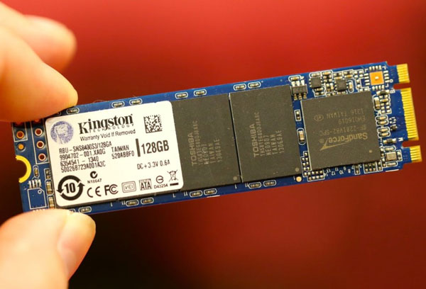В накопителе Kingston используется флэш-память типа NAND производства Toshiba
