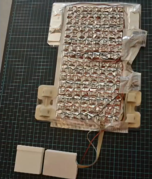 Электронная часть футболки-тетриса построена микроконтроллере Arduino Uno