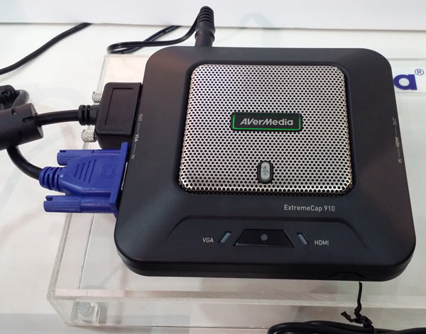 Среди особенностей AVerMedia ExtremeCap 910 можно выделить наличие встроенного микрофона