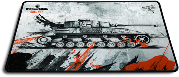 Коврик World of Tanks Razer Goliathus имеет резиновую основу и рабочую поверхность из текстиля
