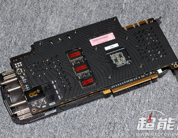 От референсного образца Nvidia GeForce GTX 980 изделие Zotac отличается как печатной платой, так и системой охлаждения