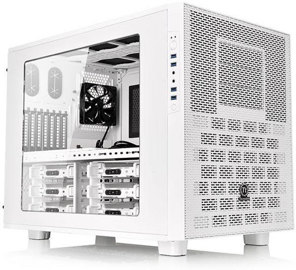 Компьютерный корпус Thermaltake Core X9 Snow Edition окрашен в белый цвет