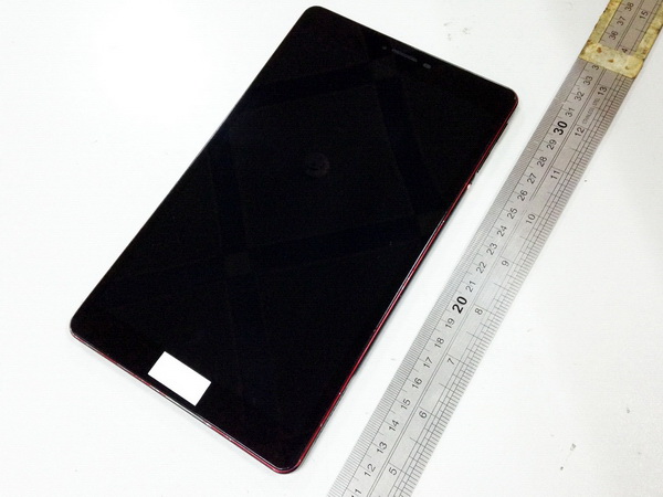 Корпус планшета Nexus 8 запечатлён на фото