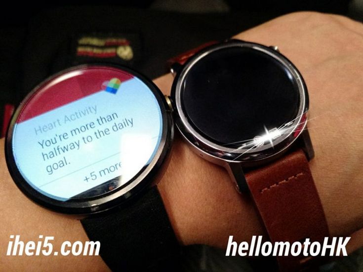 Часы Moto 360S запечатлены на фото рядом с моделью Moto 360