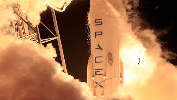 SpaceX впервые удалось совершить вертикальную посадку первой ступени ракеты Falcon 9