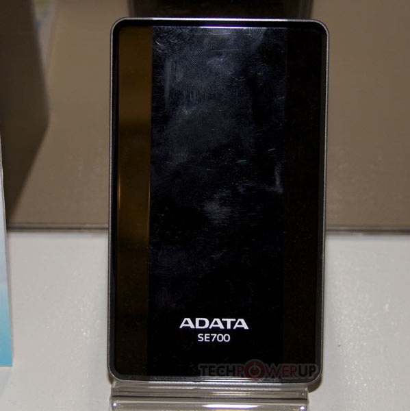 Adata SE700 представляет собой прозрачный для хоста массив RAID 0