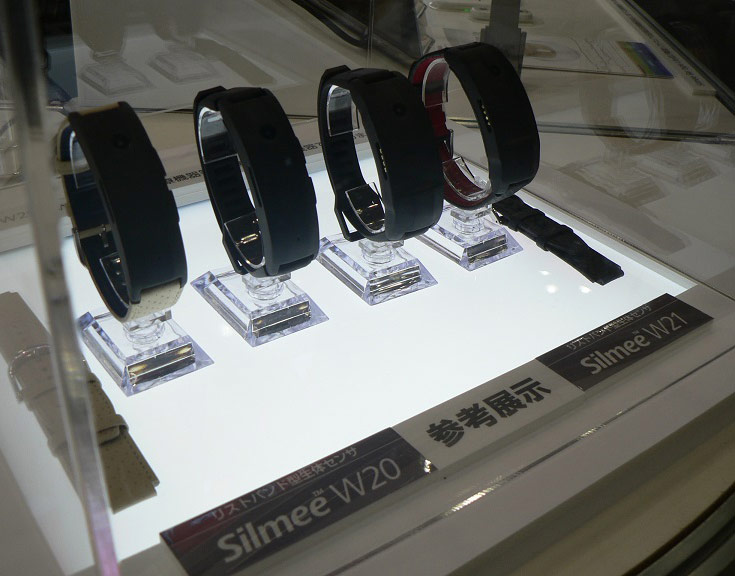 Браслеты Toshiba Silmee W20 и W21 будут выпущены в сентябре