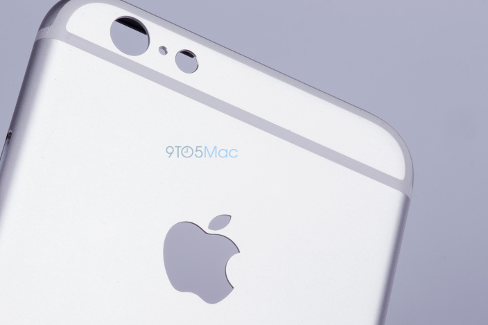 Судя по снимкам, новая модель iPhone будет очень похожа на нынешнюю по форме и размерам