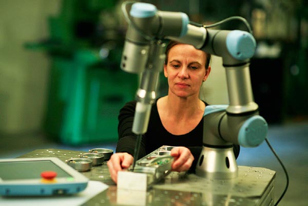 Датская компания Universal Robots представила робота UR3 для сборки и других настольных задач