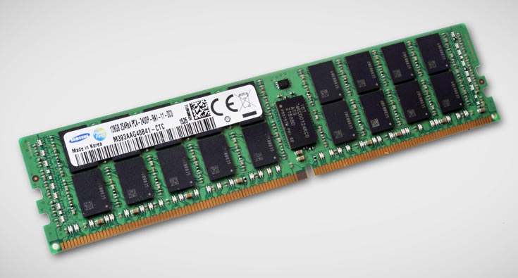 В каждом буферизованном модуле (RDIMM) объемом 128 ГБ в общей сложности используется 144 чипа DDR4