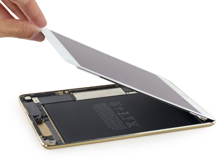 В планшете Apple iPad mini 4 жидкокристаллическая панель и защитное стекло объединены в один компонент