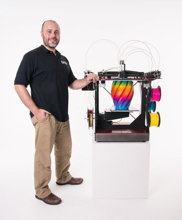 По словам разработчиков, RoVa4D — самый доступный полноцветный 3D-принтер