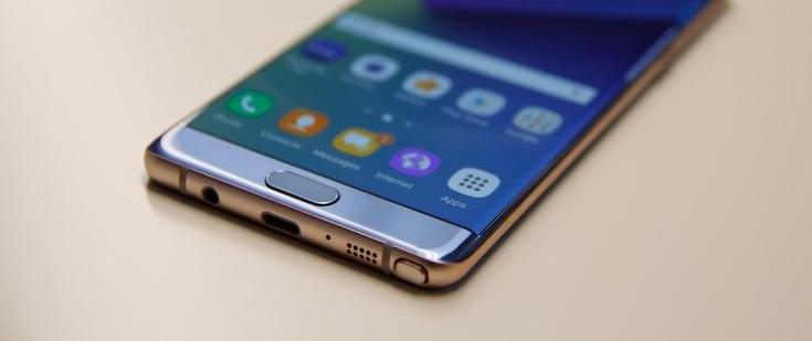 Samsung намерена оснащать изогнутыми дисплеями смартфоны семейства Galaxy A