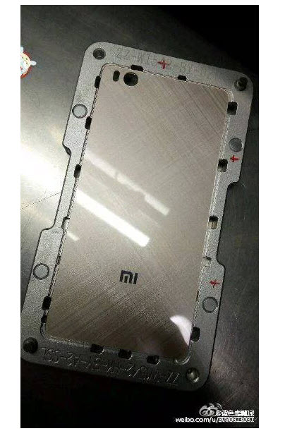 Появились фотографии задней панели смартфона Xiaomi Mi 5