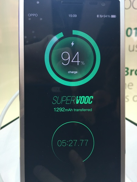 Oppo показала технологию быстрой зарядки Super VOOC Flash Charge