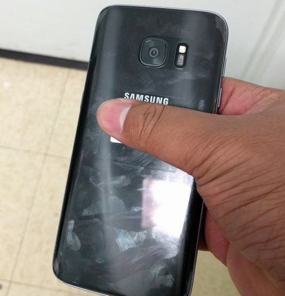 Смартфон Samsung Galaxy S7 засветился на живых фотографиях и в видеоролике
