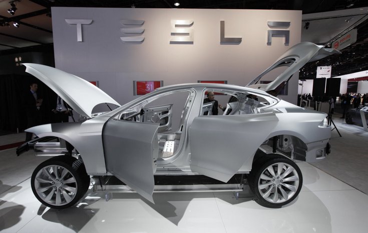 Предварительные заказы на электрокар Tesla Model 3 начнут принимать