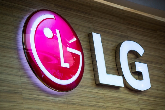 Смартфон LG G5 может получить дополнительный экран и разъем для подключения аппаратных модулей Magic Slot