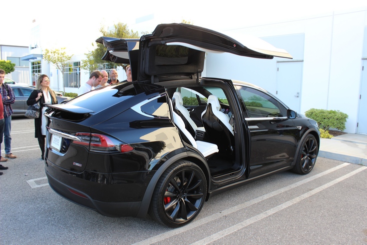 Автомобиль Tesla Model X 60D наделили менее ёмкой АКБ