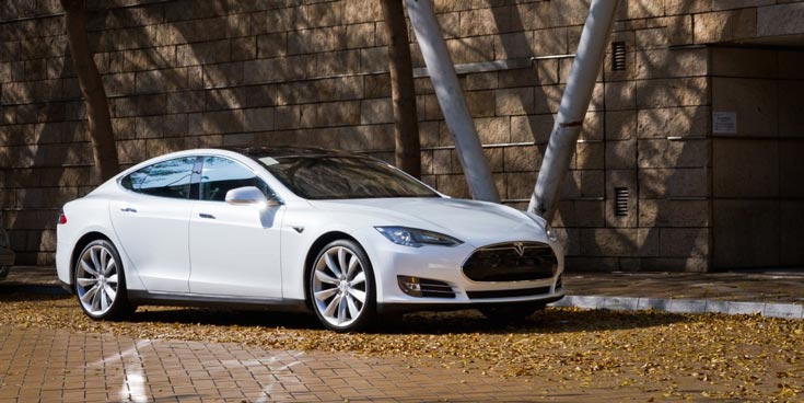 Элон Маск утверждает, что электромобиль Tesla Model S может плавать