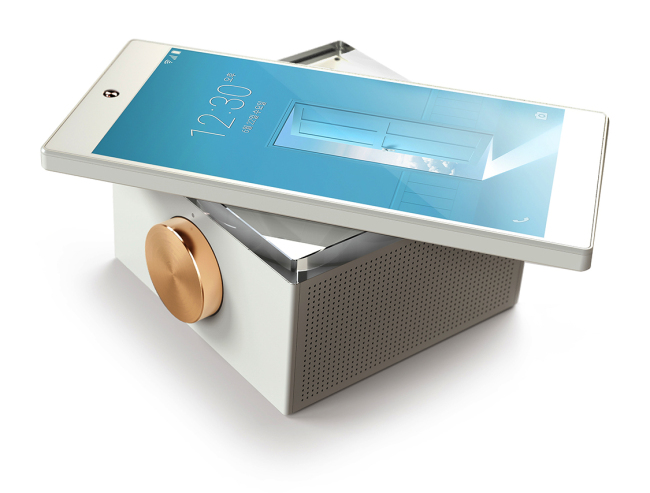 Смартфон Pantech IM-100 оценён в 400 долларов