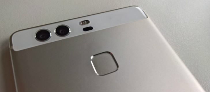 Появились первые фотографии Huawei P9, которые позволяют рассмотреть сам смартфон