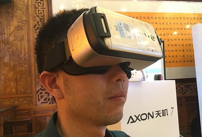 Представлена гарнитура виртуальной реальности ZTE VR