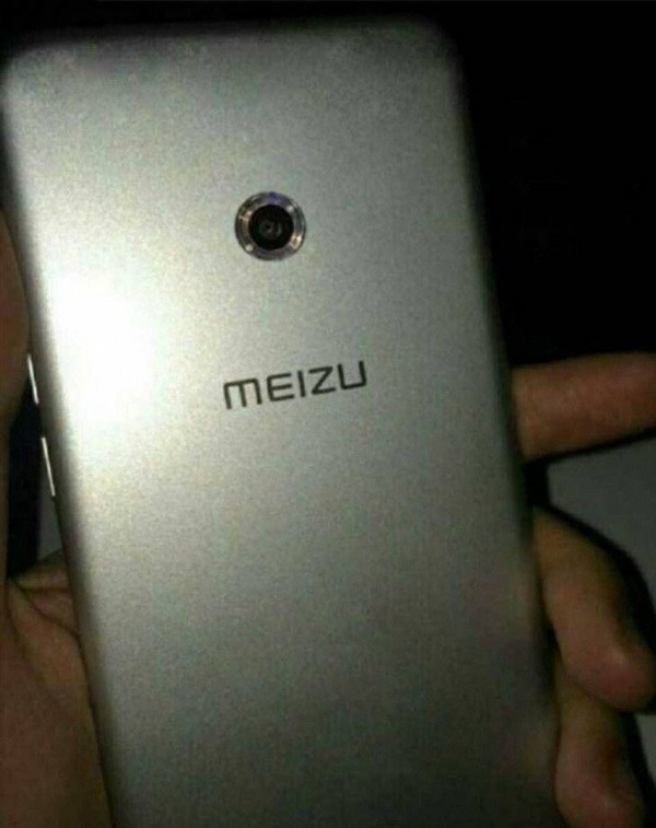 Смартфон Meizu E2 может получить кольцевую вспышку, размещенную вокруг основной камеры