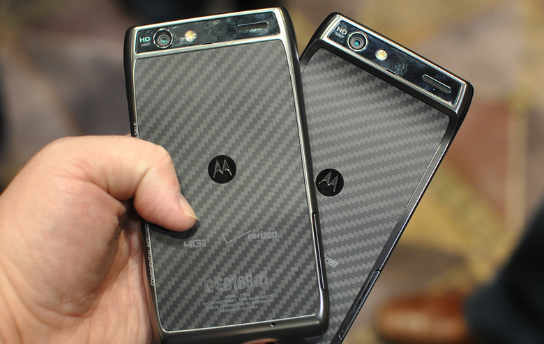 HTC и Motorola не замедляют свои смартфоны