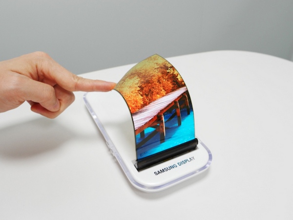 За закрытыми дверьми на MWC 2017 ожидается показ смартфонов Samsung со сгибающимися дисплеями