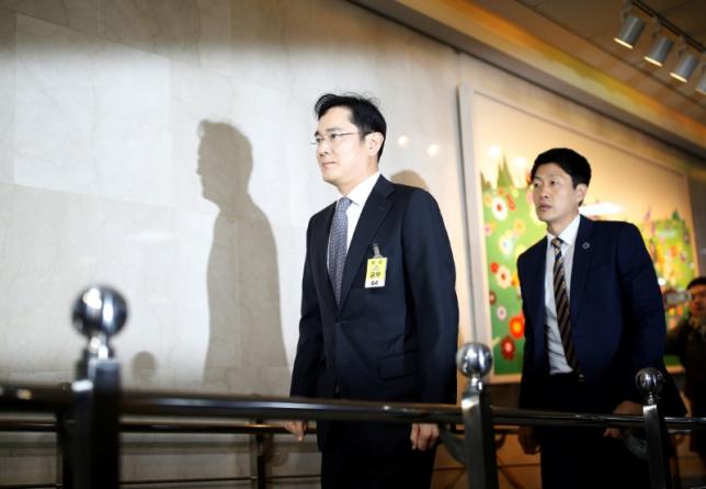 Вице-президент Samsung Electronic и фактический глава Samsung Group Ли Джей обвиняется во взяточничестве