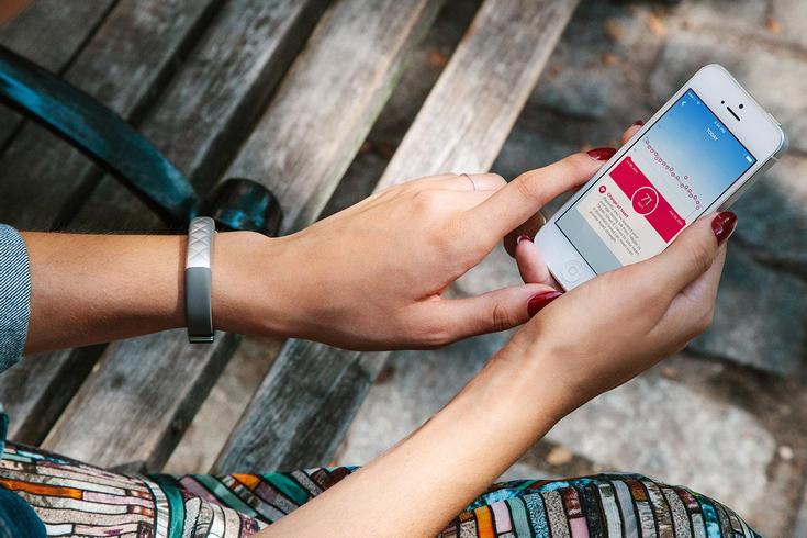 Fitbit не смогла договориться о покупке компании Jawbone, и последняя теперь имеет шанс на возрождение
