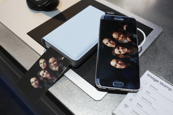 Samsung представила защищённую от воды портативную АС Level Box Slim и мобильный принтер Image Stamp
