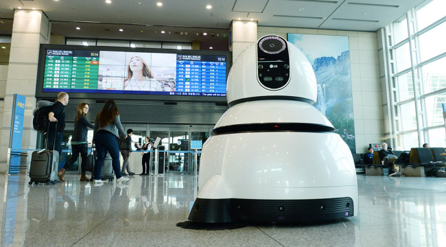 Роботы LG заступили на работу в международном аэропорту Инчхон