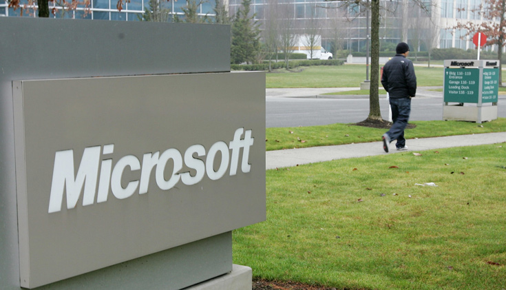 Сейчас в Microsoft работает примерно 121 500 сотрудников