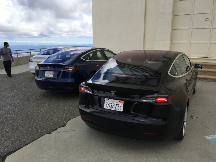 Tesla Model 3 может получить полноценный автопилот