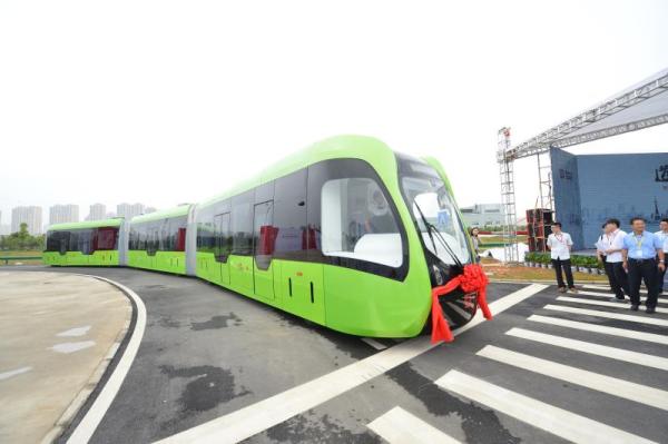 Автобус Autonomous Rail Transit способен двигаться сам благодаря дорожной разметке