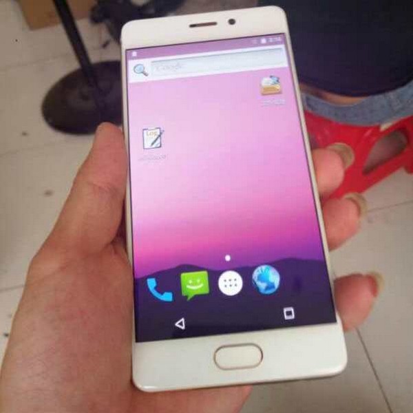 Второй дисплей смартфона Meizu Pro 7 будет цветным