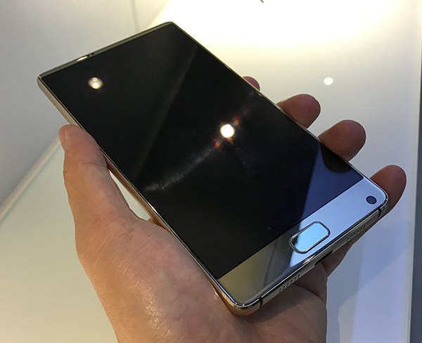 Опубликованы живые фотографии смартфона Elephone S8 Gold Edition