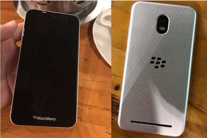 Опубликованы фотографии нового смартфона BlackBerry, который лишен физической клавиатуры